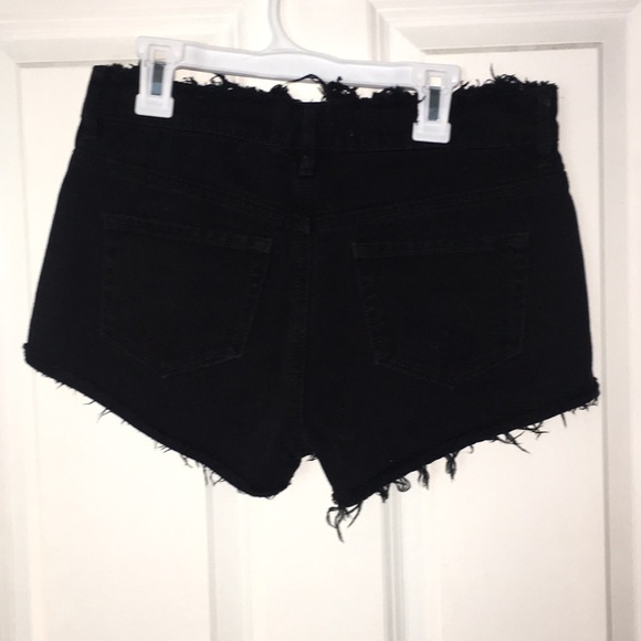 Black high-rise jean shorts - Picture 2 of 4
